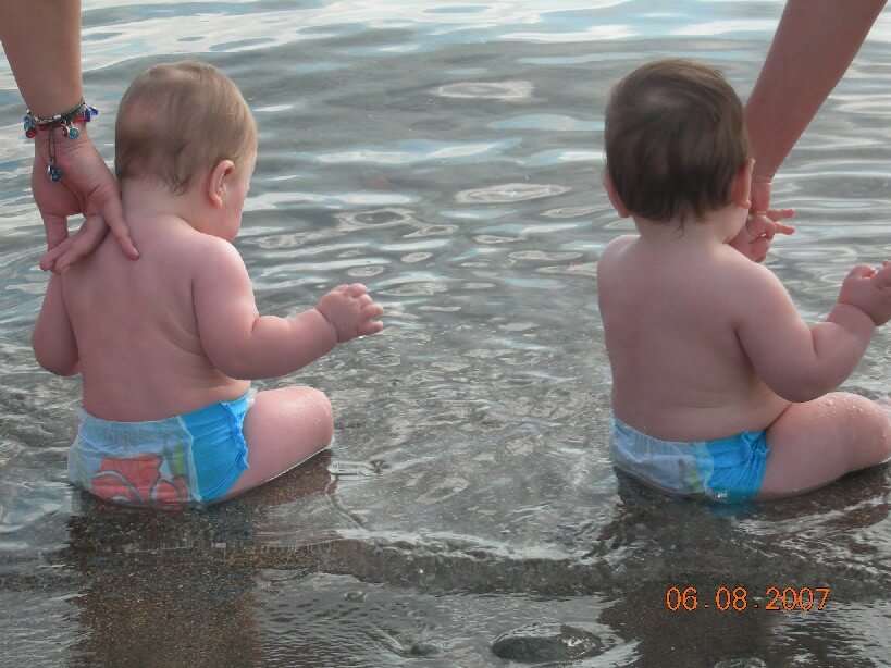 مطالعه توانایی پوشک های شنا یکبار مصرف نوزادان ( پوشک استخری ) برای حفظ مواد مدفوع در استخرهای شنا در شرایط بازی شبیه سازی شده مورد بررسی قرار گرفت